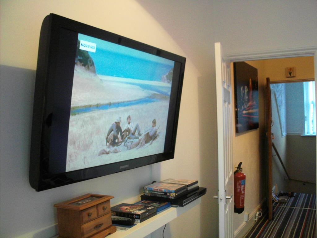 F3 2 Bedroomed Town House - Free Parking - Super 150 Mbps Wifi Near Gavin N Stacey Film House - 1 Free Dog Allowed 배리 객실 사진