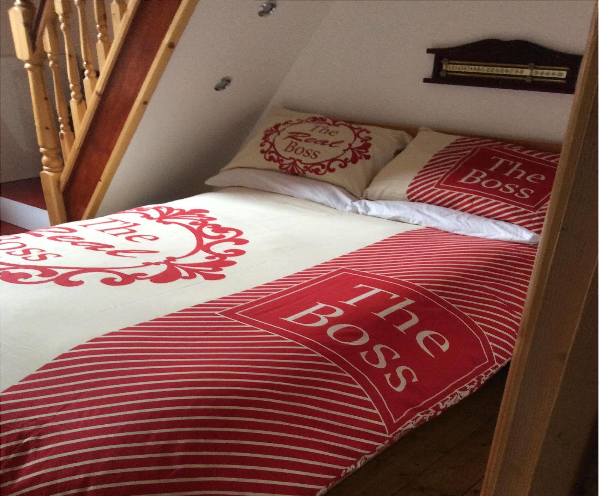 F3 2 Bedroomed Town House - Free Parking - Super 150 Mbps Wifi Near Gavin N Stacey Film House - 1 Free Dog Allowed 배리 외부 사진